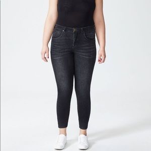 Universal Standard 27” inseam Mid Rise Seine Skinny Jeans